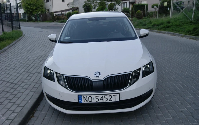 Skoda Octavia cena 41999 przebieg: 249000, rok produkcji 2019 z Gdynia małe 154